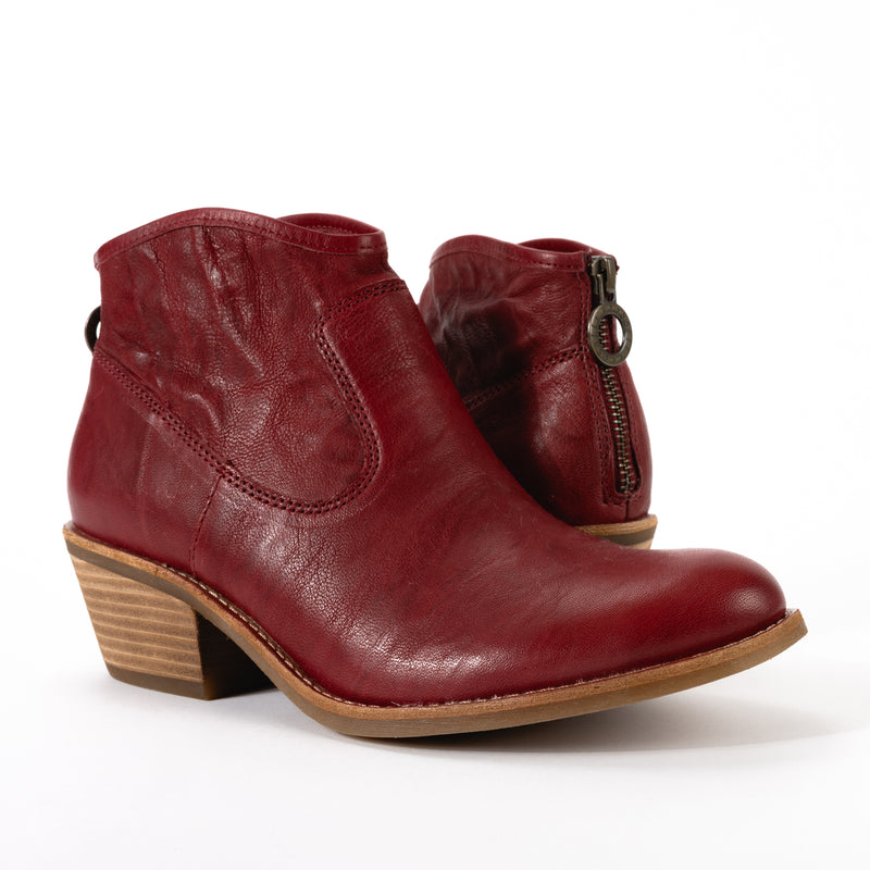 Front view of the Sofft Aisley western-inspired bootie, showcasing soft Italian leather and a curved silhouette for stylish appeal.