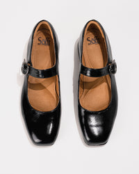 Overhead image revealing the cushioned, microfiber-lined footbed with arch contouring.