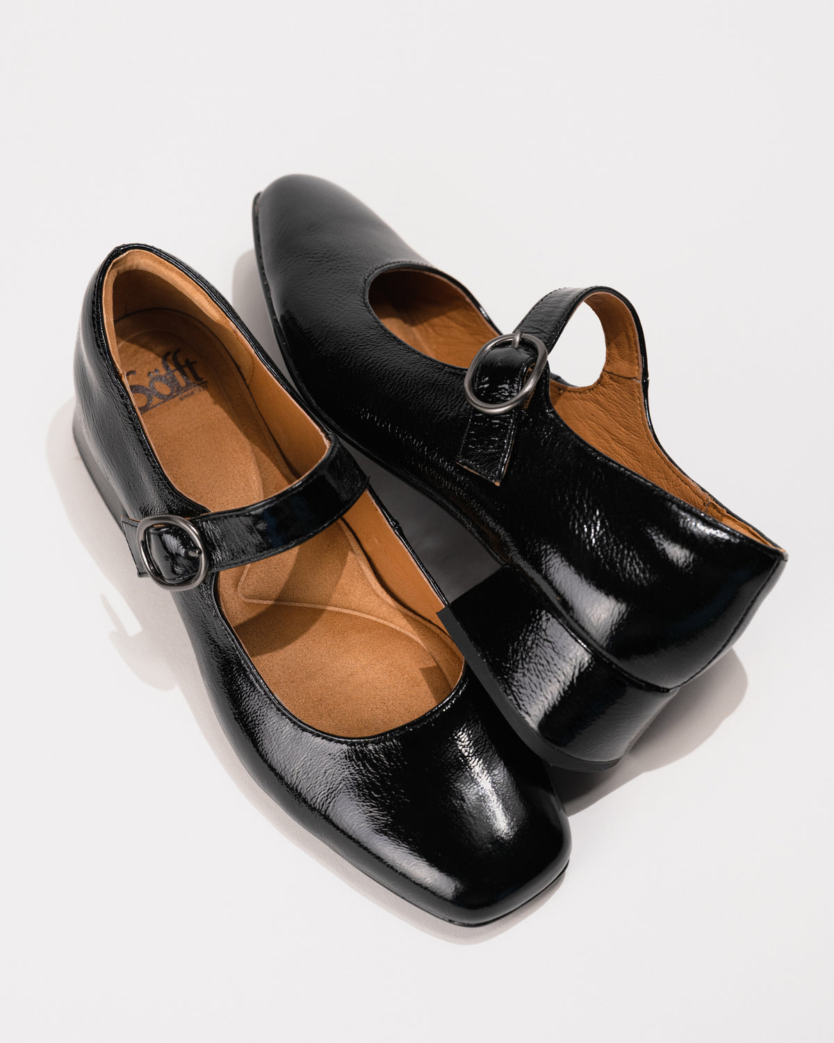 Angled view showing both exterior design and inner lining details.
