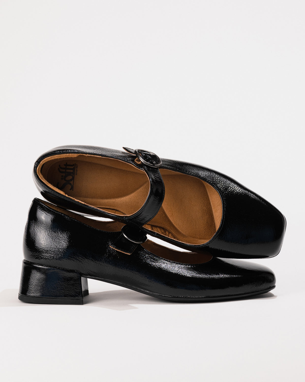 Angled view showing both exterior design and inner lining details.