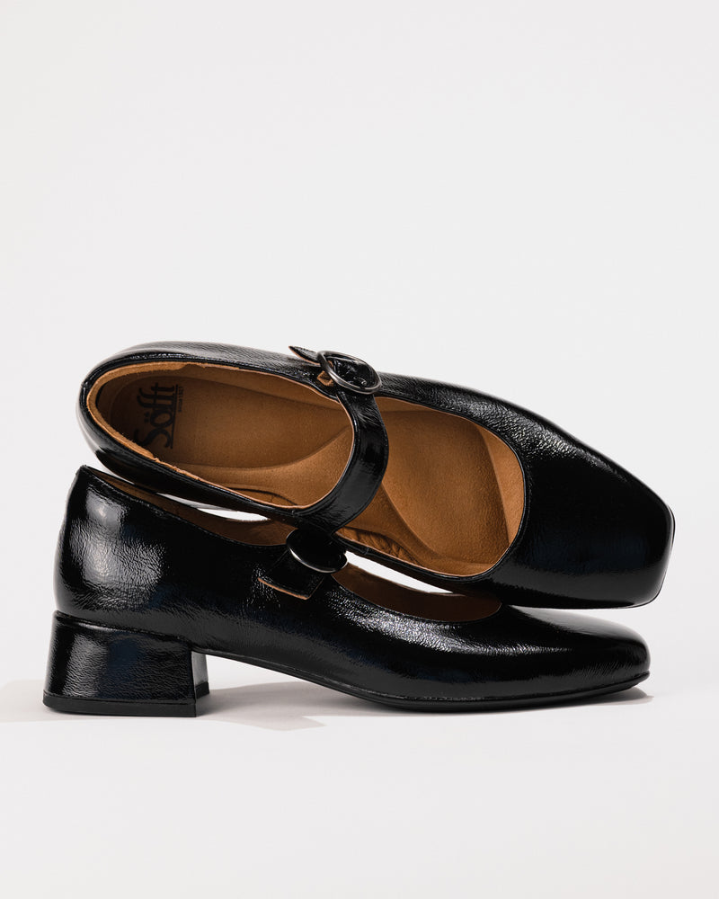 Angled view showing both exterior design and inner lining details.