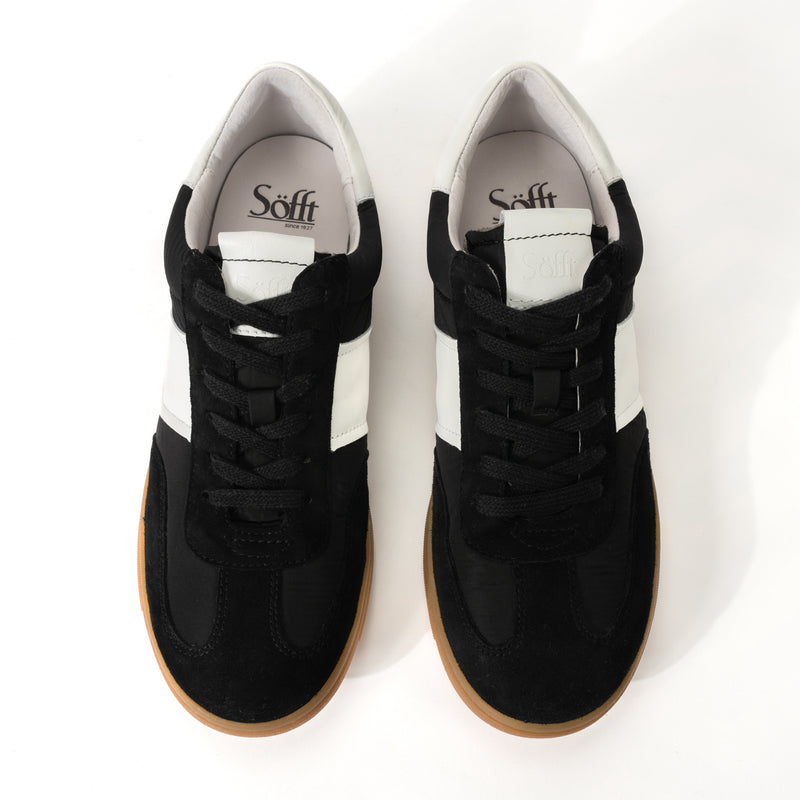 Women's Sofft Ruby Lace-Up Sneaker in Black - SF0105801
These fresh retro sneakers go from off-duty chic to officewear effortlessly.
Pair the Sofft Ruby with denim for weekend errands and with trousers for a modern-cool work look.