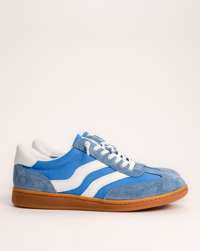 The Sofft Remmi is a fresh take on the classic retro runner, blending a vintage athletic silhouette with sophisticated, modern materials. Crafted from premium Italian suede with tonal nylon or fabric accents, this low-top sneaker features sporty contrast side stripes that give it an instant style refresh. It’s designed specifically for a lightweight feel, making it a go-to choice for transitioning your wardrobe into spring and summer.&nbsp;