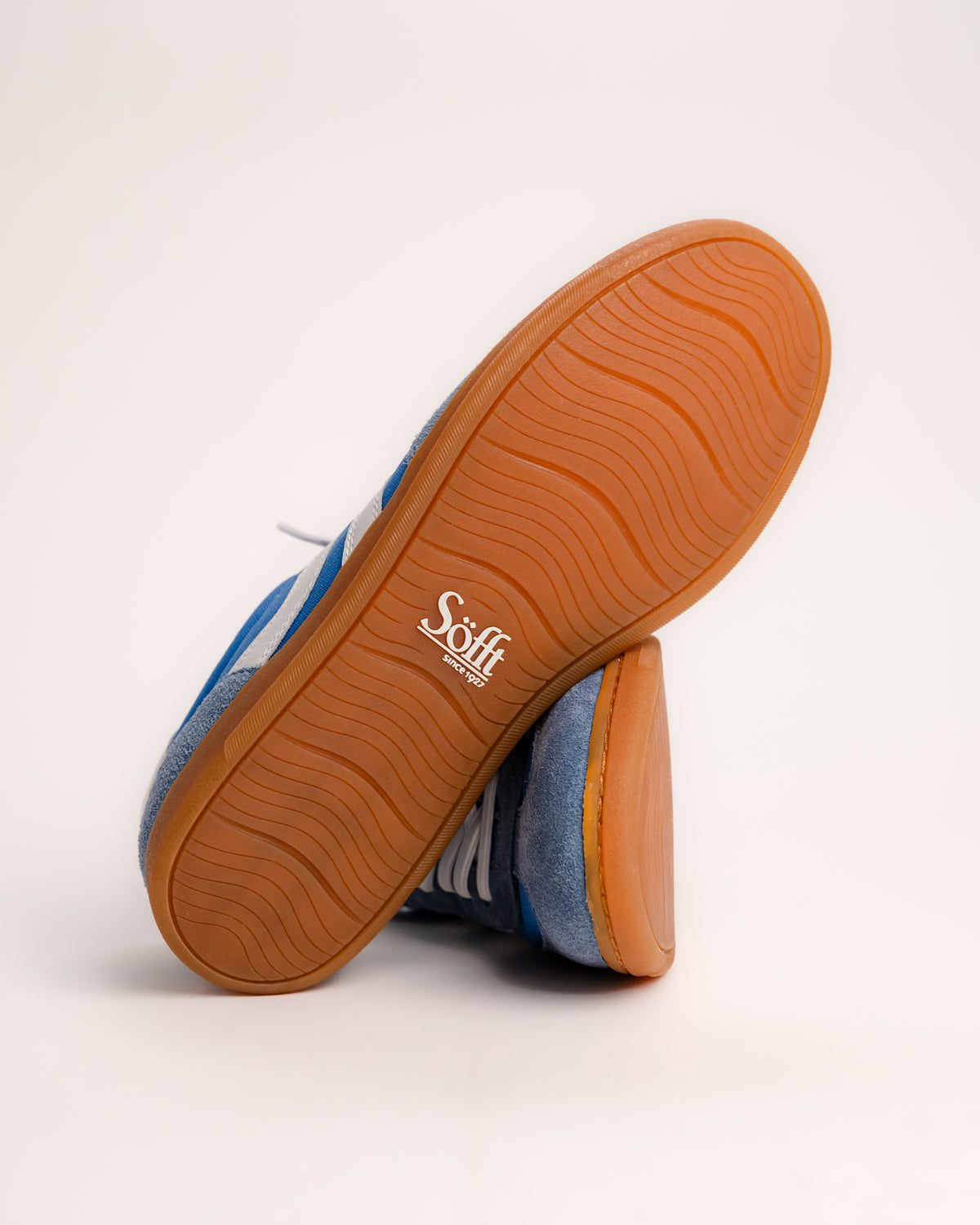 The Sofft Remmi in Blue is a fresh take on the classic retro runner, blending a vintage athletic silhouette with sophisticated, modern materials. Crafted from premium Italian suede with tonal nylon or fabric accents, this low-top sneaker features sporty contrast side stripes that give it an instant style refresh. It’s designed specifically for a lightweight feel, making it a go-to choice for transitioning your wardrobe into spring and summer.