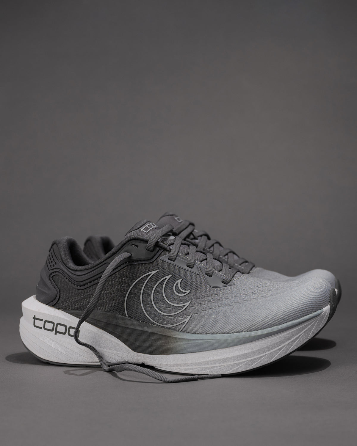 Women’s Topo Athletic Phantom 4 Road Running Shoe in Gray