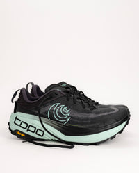 The Topo Vista is built for those who want to take on technical, rugged terrain without feeling the sting of the trail. As Topo’s premier max-cushion trail model, it features a high-stack 38mm x 33mm platform that provides a massive amount of underfoot protection. The rockered midsole design works in tandem with the plush ZipFoam™ compound to create a smooth, rolling transition that saves your legs during long-distance efforts and steep descents.