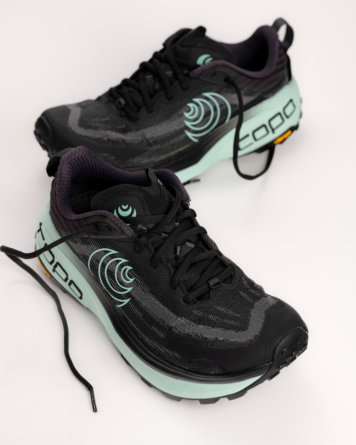 The Topo Vista is built for those who want to take on technical, rugged terrain without feeling the sting of the trail. As Topo’s premier max-cushion trail model, it features a high-stack 38mm x 33mm platform that provides a massive amount of underfoot protection. The rockered midsole design works in tandem with the plush ZipFoam™ compound to create a smooth, rolling transition that saves your legs during long-distance efforts and steep descents.