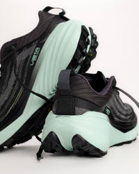 Designed with an anatomical focus, the Topo Vista features the signature roomy toe box that allows your feet to function naturally, providing better stability on uneven ground. To handle the grit of the trail, it’s equipped with a Vibram® Megagrip outsole featuring 4mm lugs for unparalleled traction on wet or loose surfaces. From the specialized FKT Insole that drains water quickly to the built-in gaiter attachments, every detail of this shoe is engineered for performance in demanding outdoor conditions.