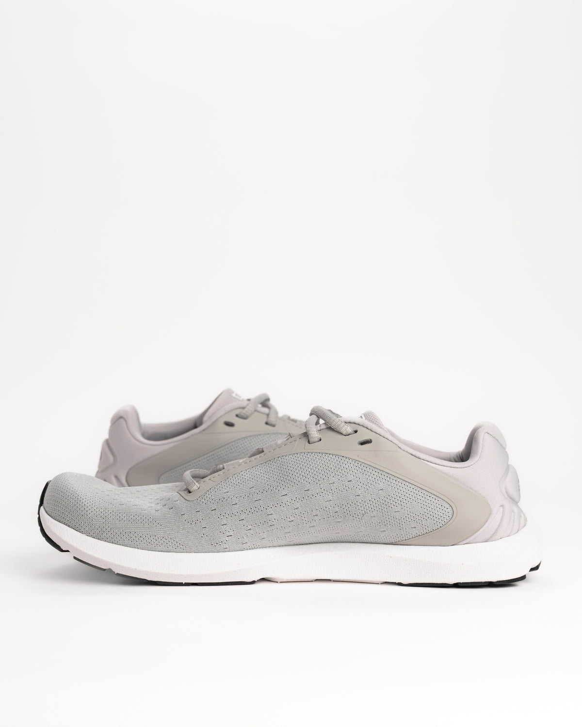 The Women's Topo ST-6 is built for the runner who prefers a "less is more" approach. It’s the most minimalist model in Topo’s road lineup, sitting on a low-profile 14mm platform with absolutely zero drop from heel to toe. This design is all about promoting a natural, grounded gait while providing just enough ZipFoam™ cushioning to take the sting out of the pavement. If you’re looking for a shoe that lets your foot move exactly how it was meant to, this is a top contender.