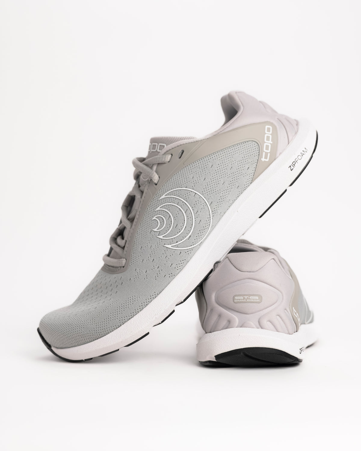 The Women's Topo ST-6 is built for the runner who prefers a "less is more" approach. It’s the most minimalist model in Topo’s road lineup, sitting on a low-profile 14mm platform with absolutely zero drop from heel to toe. This design is all about promoting a natural, grounded gait while providing just enough ZipFoam™ cushioning to take the sting out of the pavement. If you’re looking for a shoe that lets your foot move exactly how it was meant to, this is a top contender.