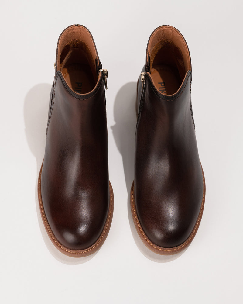 Top-down view focusing on the rounded toe box and leather finish of the Medina boot.