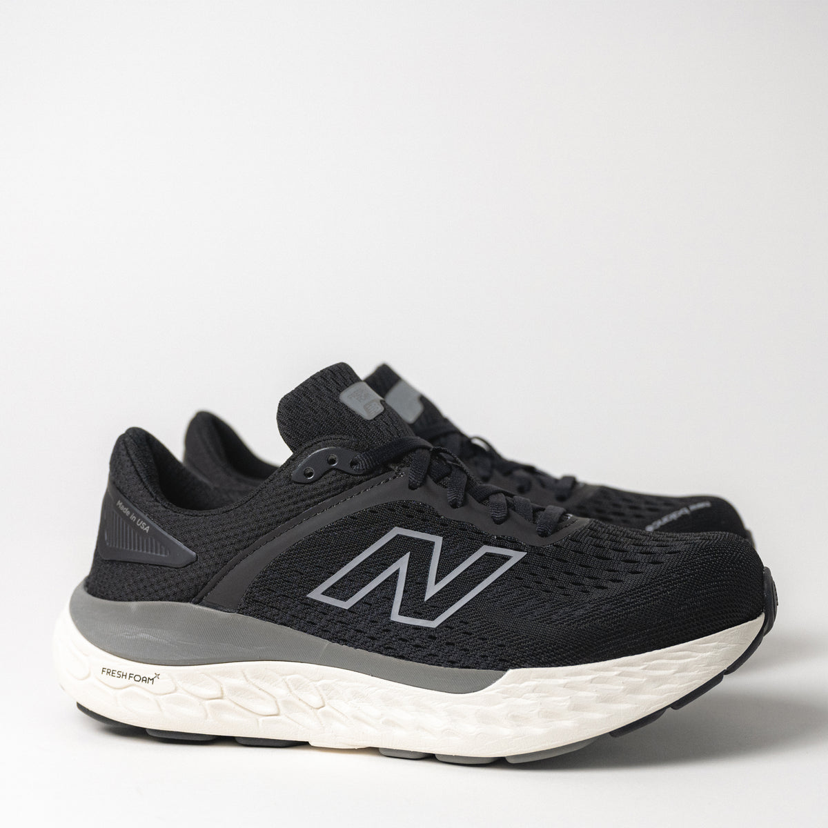 Women's New Balance Fresh Foam X 1540 V4 in Black with Harbor Gray, side profile view.