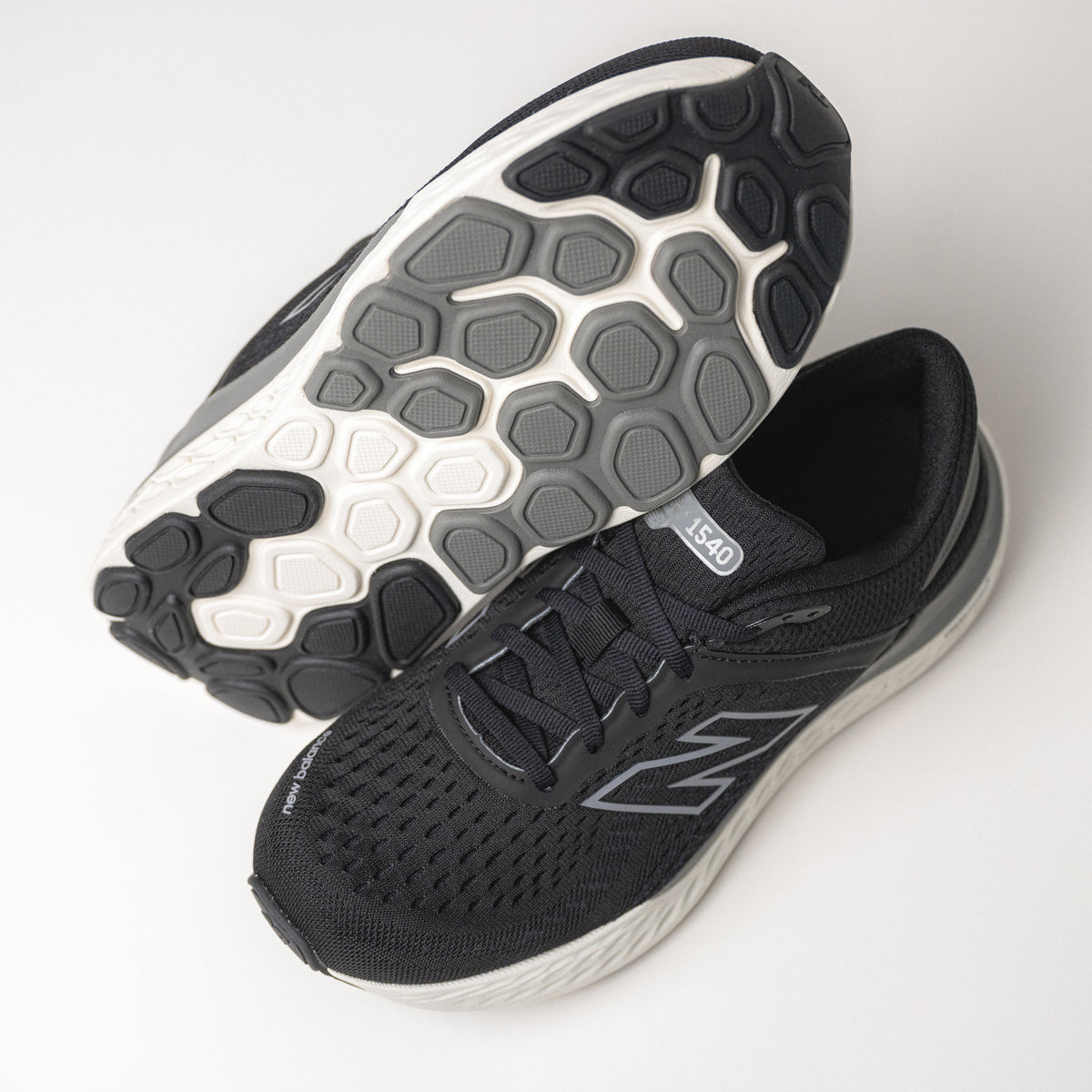 Bottom view of the Women's 1540 V4 featuring the lightweight solid rubber outsole.