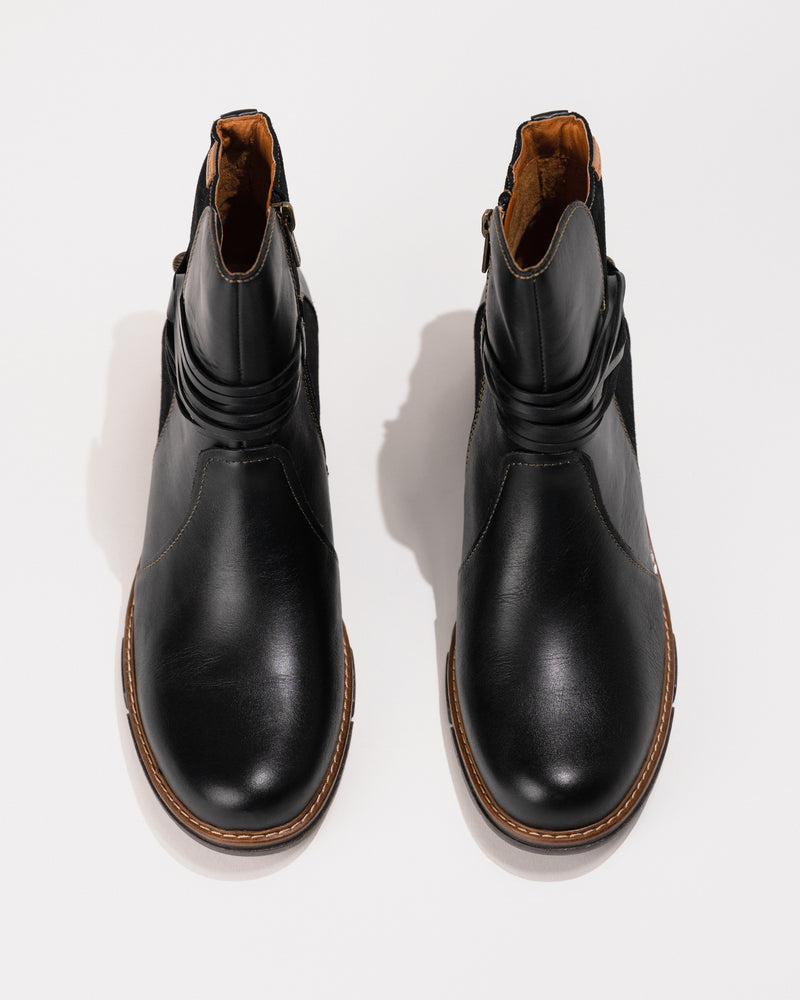Top-down view highlighting the subtle round toe shape and curved shaft opening.