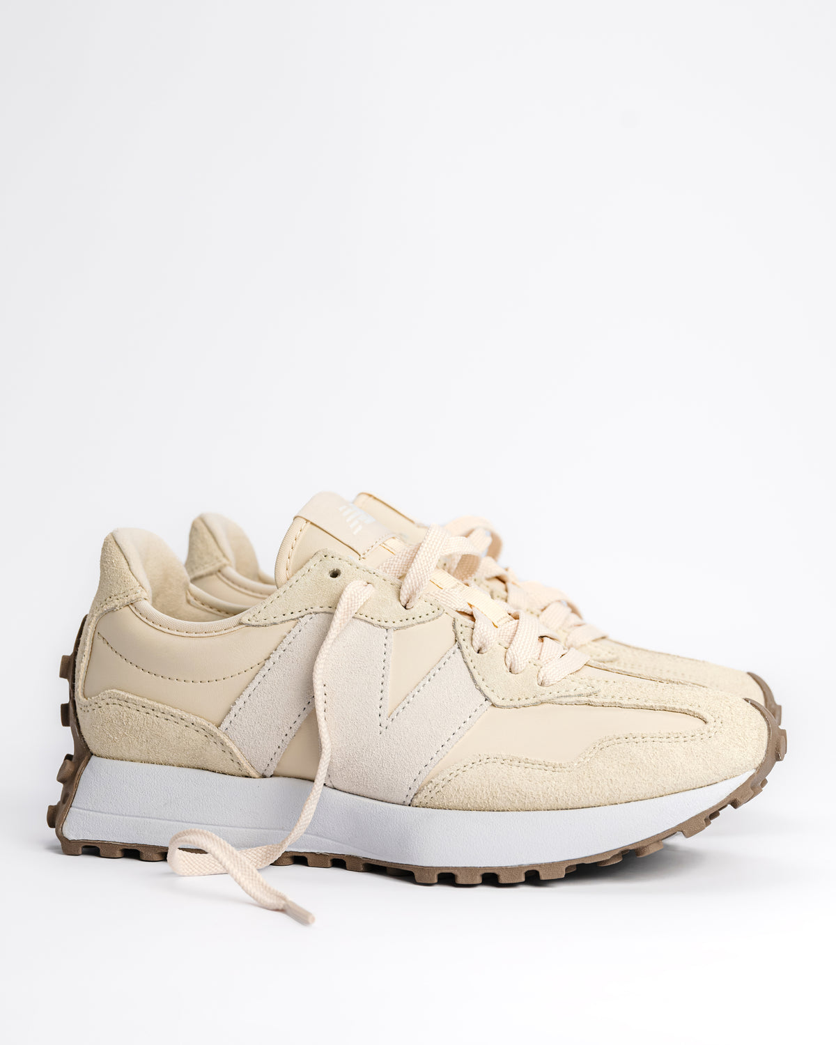 Iconic New Balance 327 V1 Sneaker in Linen / Angora - W327SUA
Tan