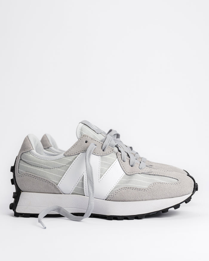 Iconic New Balance 327 V1 Sneaker in Raincloud / White - Gray W327TWA