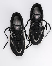 New Balance Classics 603 Sneaker – Modern Sculpted Streetwear Runner in Black / Dark Silver Metallic