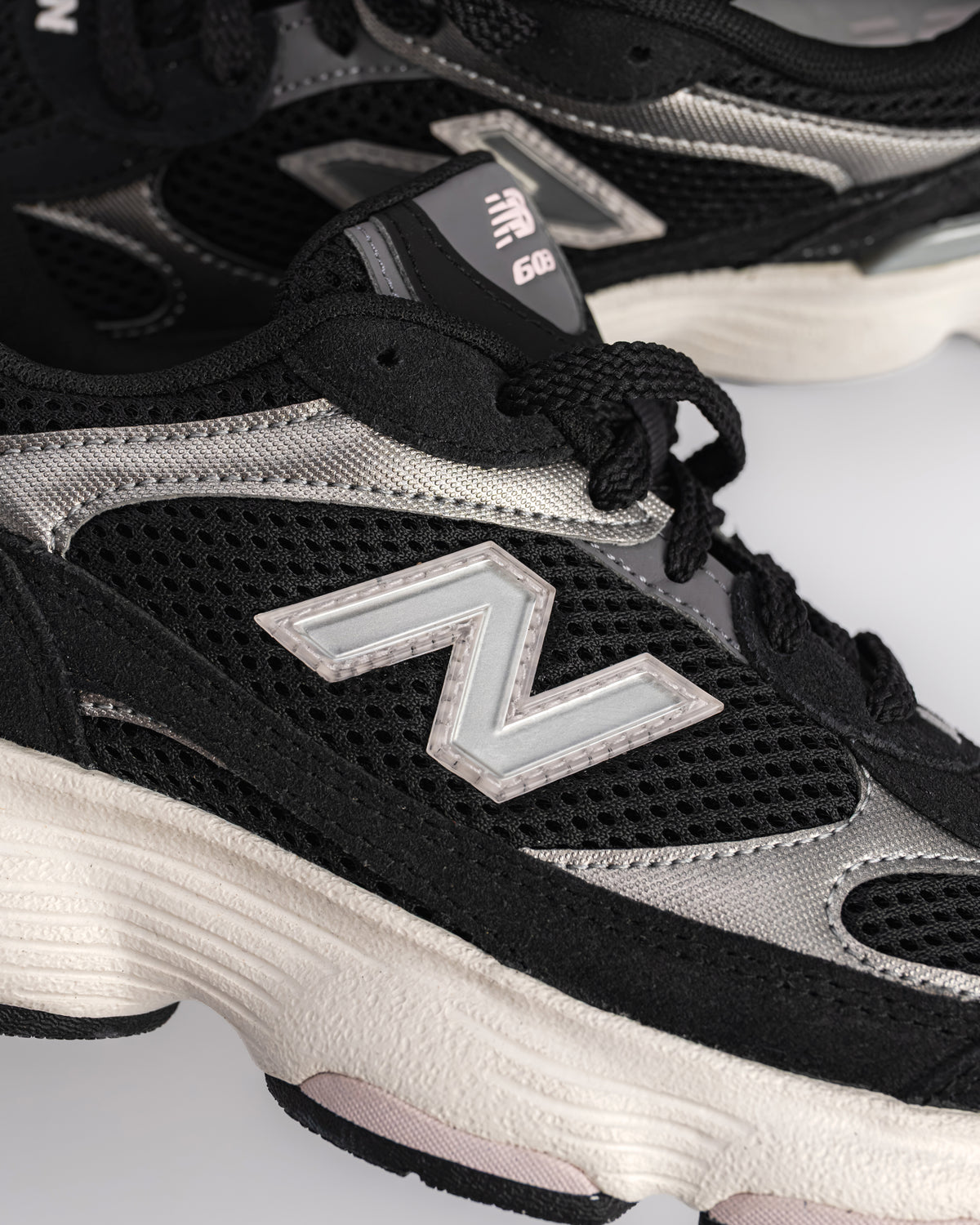New Balance Classics 603 Sneaker – Modern Sculpted Streetwear Runner in Black / Dark Silver Metallic