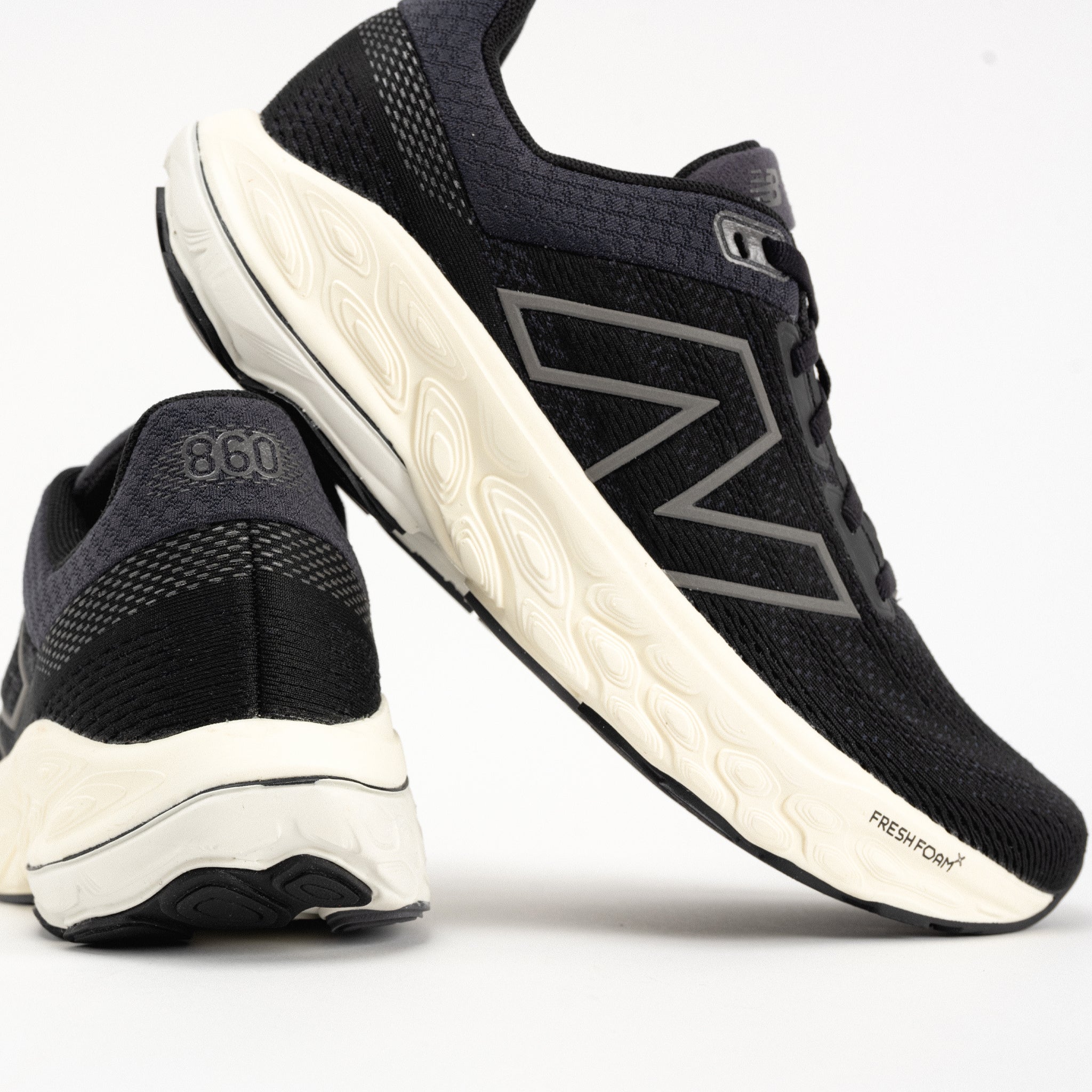 WOMEN'S NEW BALANCE 860 V14 STABILITY - BLACK / ANGORA
