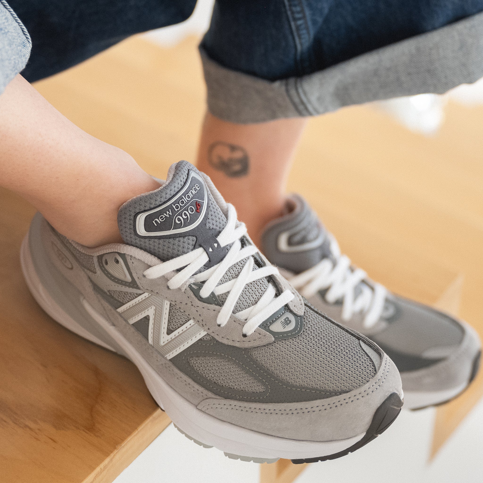 THE 990 V6 New Balance/Women's - GREY - SUEDE – Plaza Shoe Store