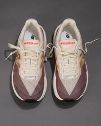 New Balance FuelCell Rebel v5 Sneaker – Angora / Earth Shadow / Sea Salt
