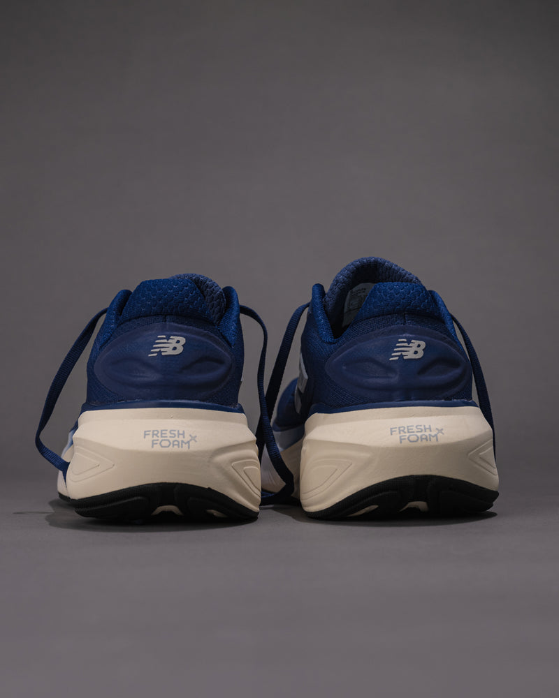 Rear image showcasing heel padding and Fresh Foam detailing.