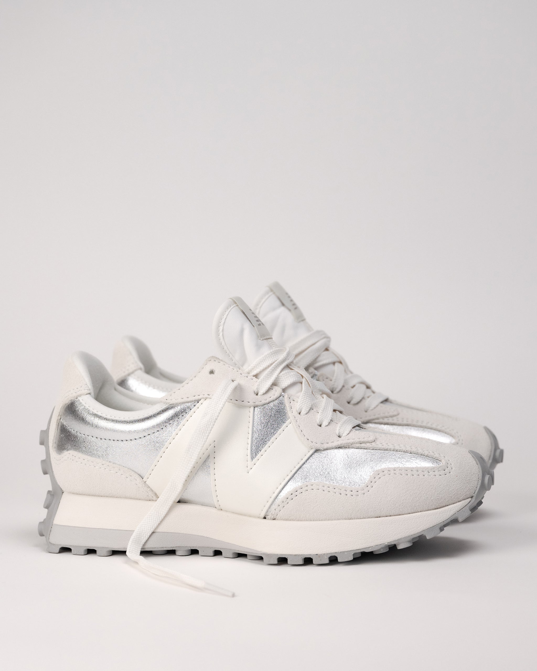 New Balance 327 V1 Women's – Retro Silver Metallic Sneaker – Plaza