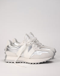 Side view of women’s New Balance 327 in Silver metallic with oversized N logo and lug outsole