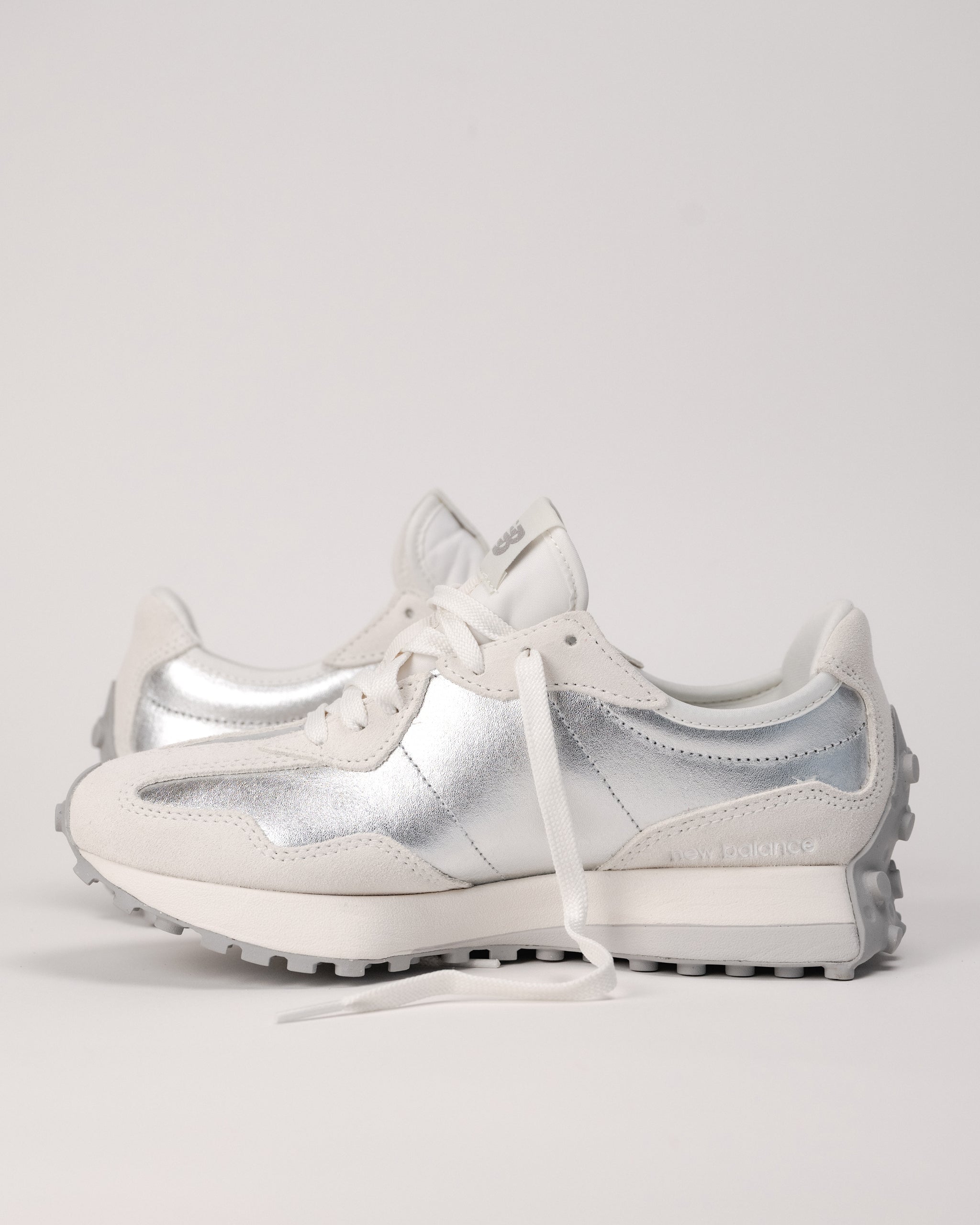 New Balance 327 V1 Women's – Retro Silver Metallic Sneaker – Plaza