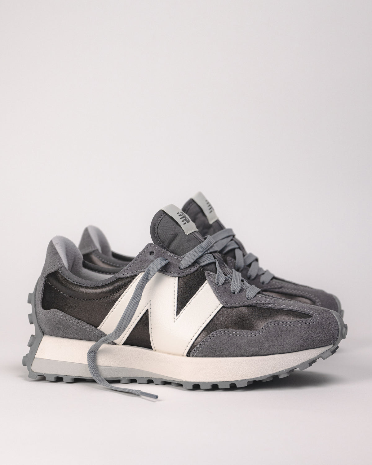 327 V1 - BLACK METALLIC - SUEDE/MESH