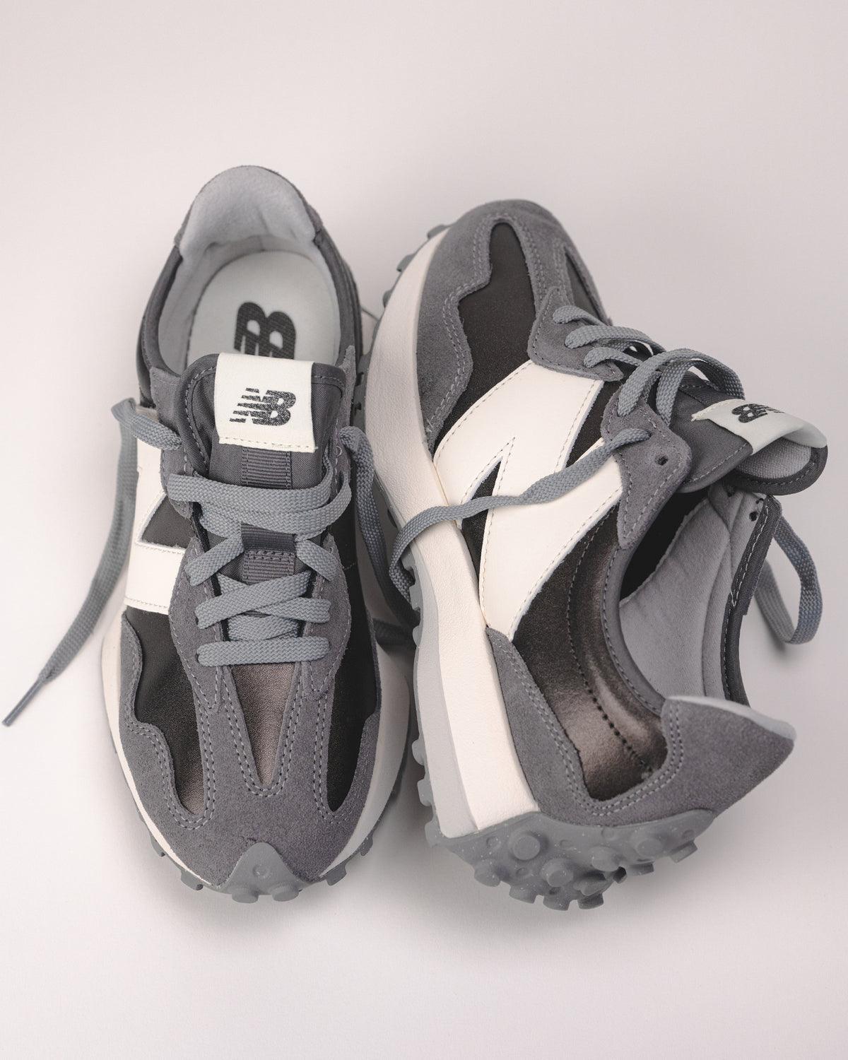 327 V1 - BLACK METALLIC - SUEDE/MESH