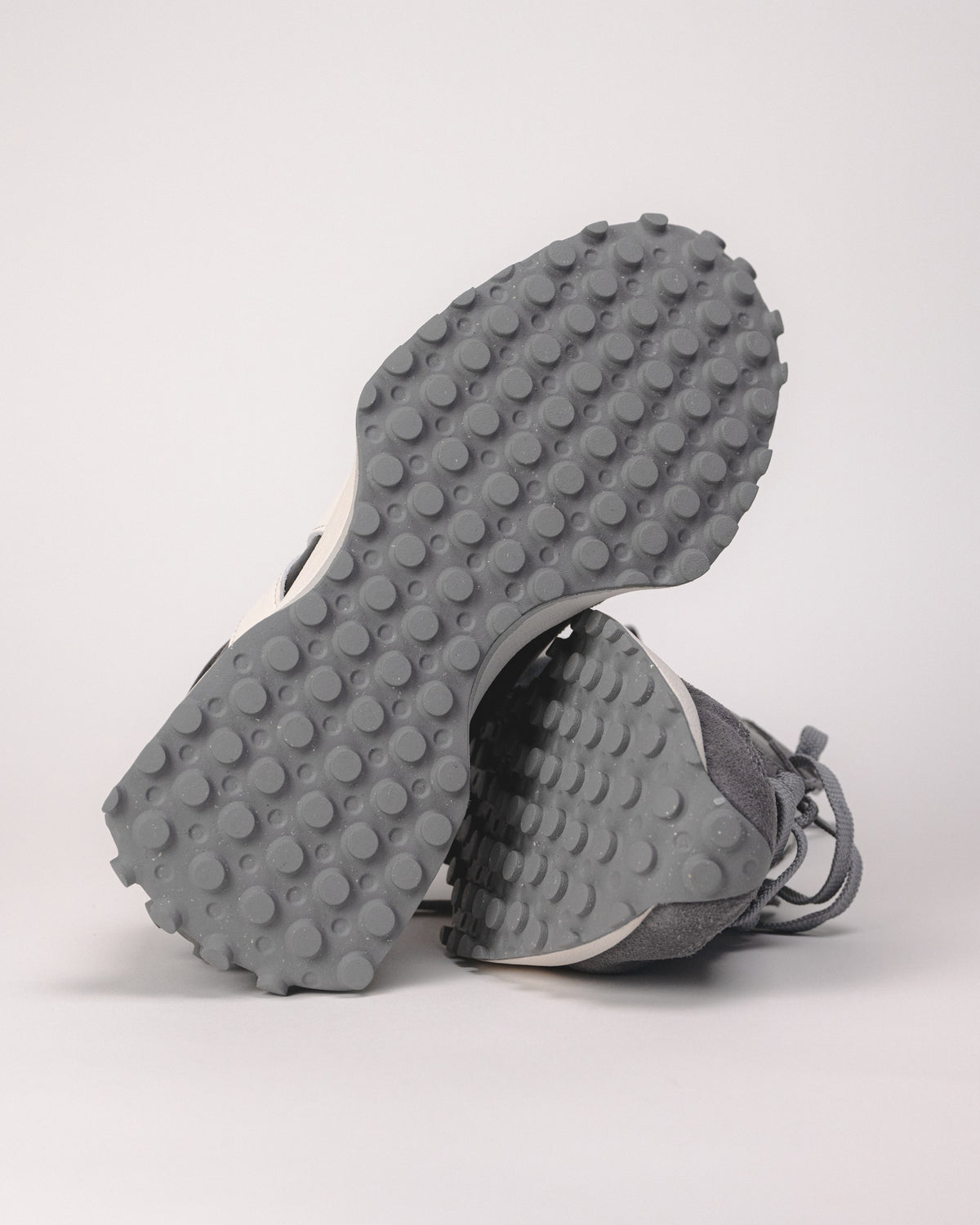 327 V1 - BLACK METALLIC - SUEDE/MESH