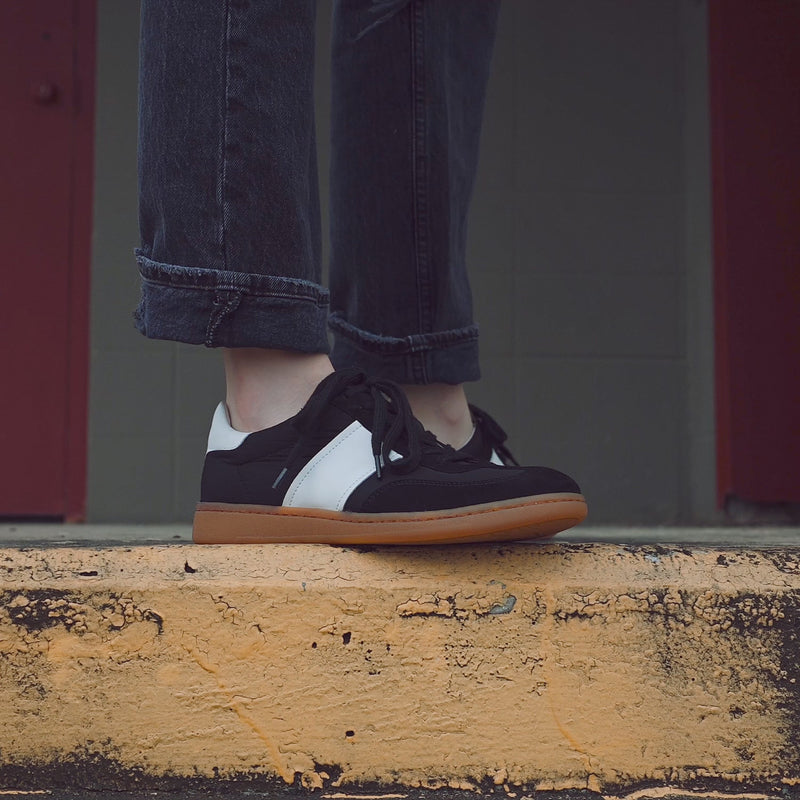 Women's Sofft Ruby Lace-Up Sneaker in Black - SF0105801
These fresh retro sneakers go from off-duty chic to officewear effortlessly.
Pair the Sofft Ruby with denim for weekend errands and with trousers for a modern-cool work look.